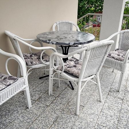 House - Apartman Sarah Каштела Экстерьер фото