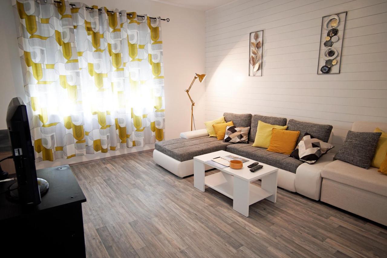 House - Apartman Sarah Каштела Экстерьер фото