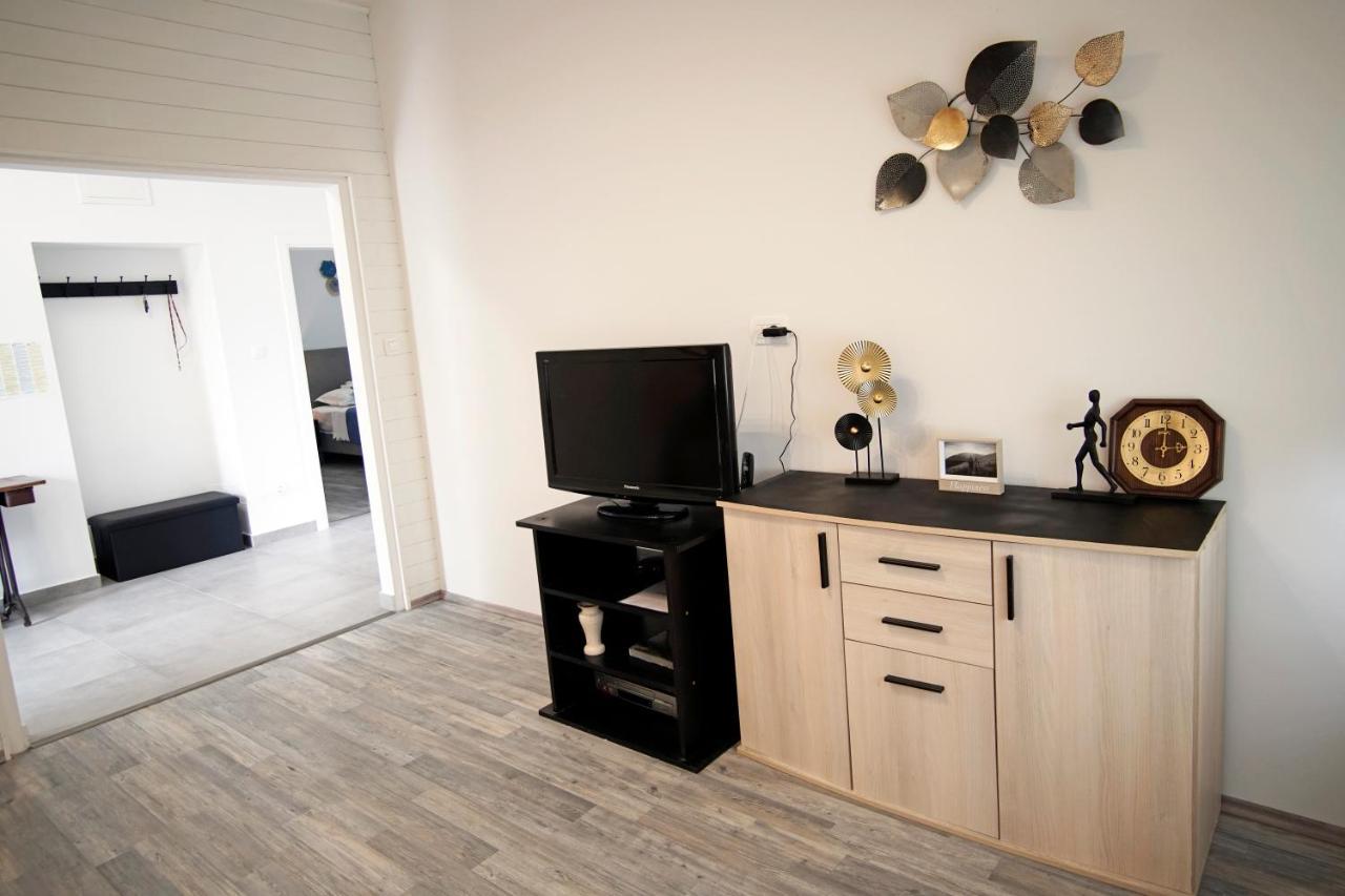 House - Apartman Sarah Каштела Экстерьер фото