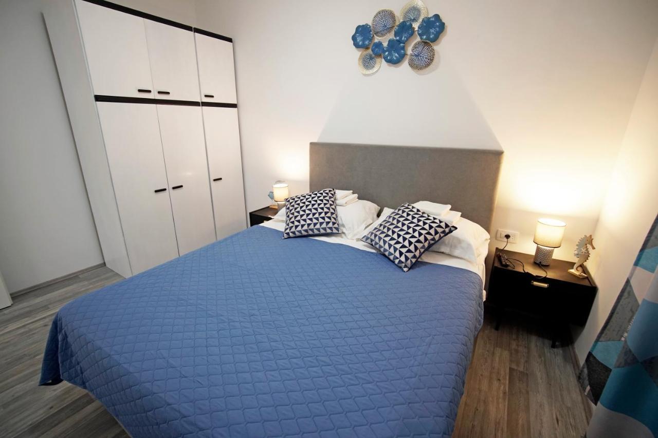 House - Apartman Sarah Каштела Экстерьер фото