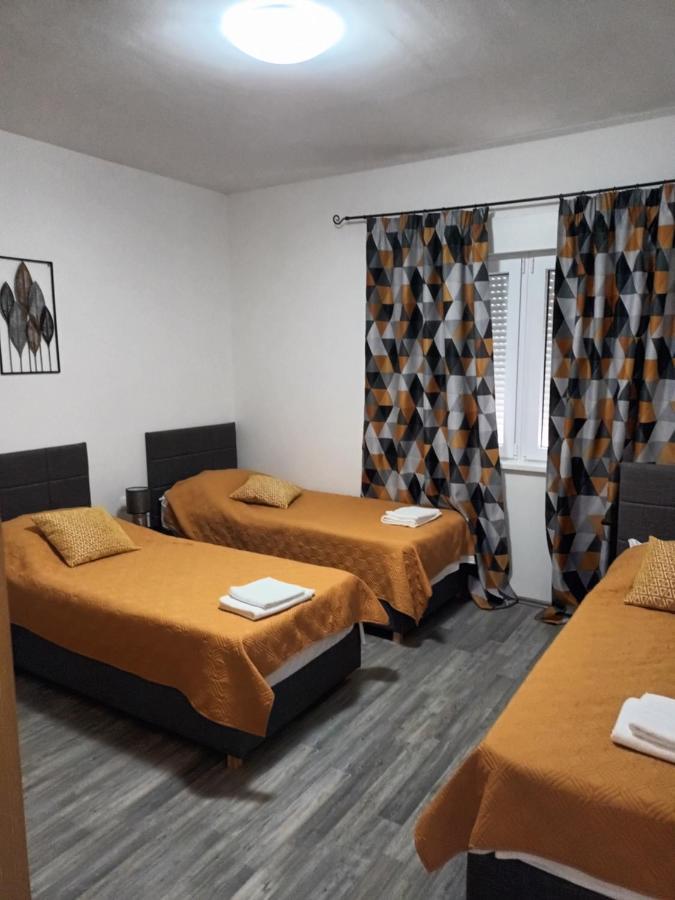 House - Apartman Sarah Каштела Экстерьер фото